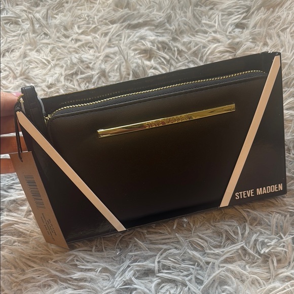 Steve Madden Black with Gold Zipper Wallet Wristlet - Picture 2 of 6